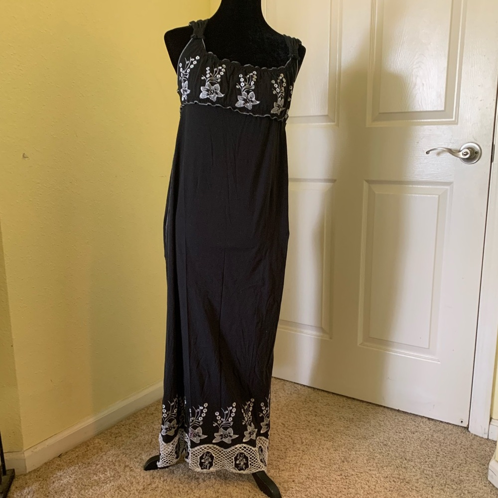 BCBG Maxazria maxi blk dress with detail neck/hem